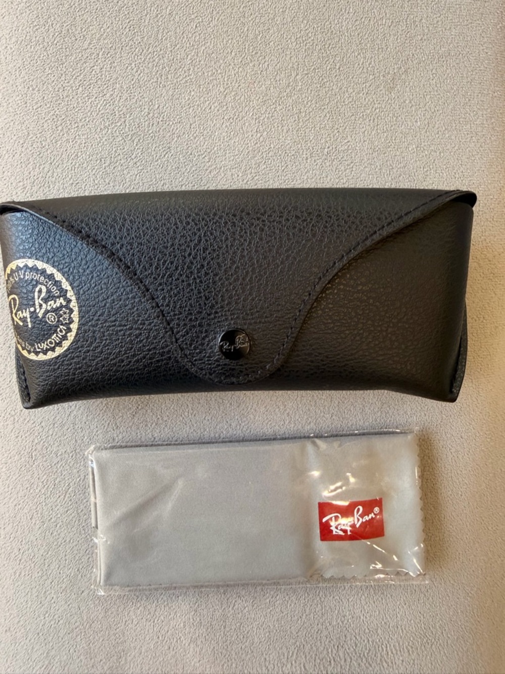 Ray-Ban Black Leather Sunglasses Case with Cloth. New